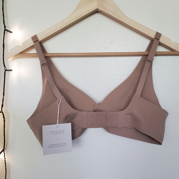 Seamless Lingerie Second Skin Plunge Bras - Picture 8 of 11